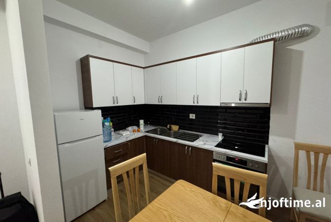 Shtepi me qera Apartament ne Tirane, 2+1, Mobilimi E mobiluar, Pagesa 600  Euro.