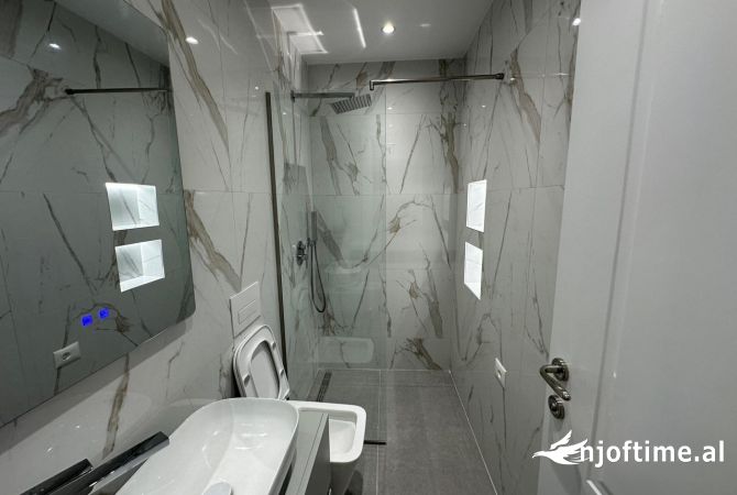 Shtepi me qera Apartament ne Tirane, 2+1, Mobilimi E mobiluar, Pagesa 1,200  Euro.