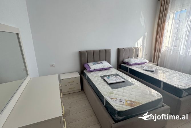 Shtepi me qera Apartament ne Tirane, 2+1, Mobilimi E mobiluar, Pagesa 60,000  Leke.