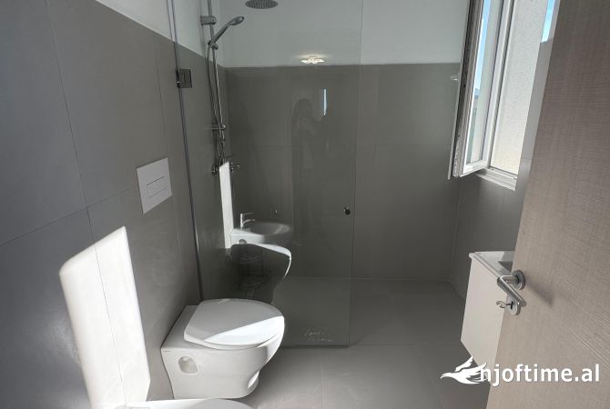 Shtepi me qera Apartament ne Tirane, 2+1, Mobilimi E mobiluar, Pagesa 60,000  Leke.