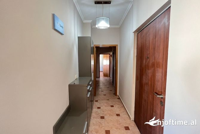 Shtepi me qera Apartament ne Tirane, 2+1, Mobilimi E mobiluar, Pagesa 750  Euro.