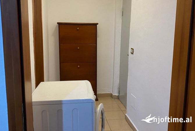 Shtepi me qera Apartament ne Tirane, Garsoniere, Mobilimi E mobiluar, Pagesa 35,000  Leke.