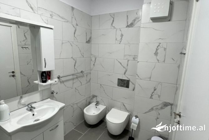 Shtepi me qera Apartament ne Tirane, 1+1, Mobilimi E mobiluar, Pagesa 800  Euro.