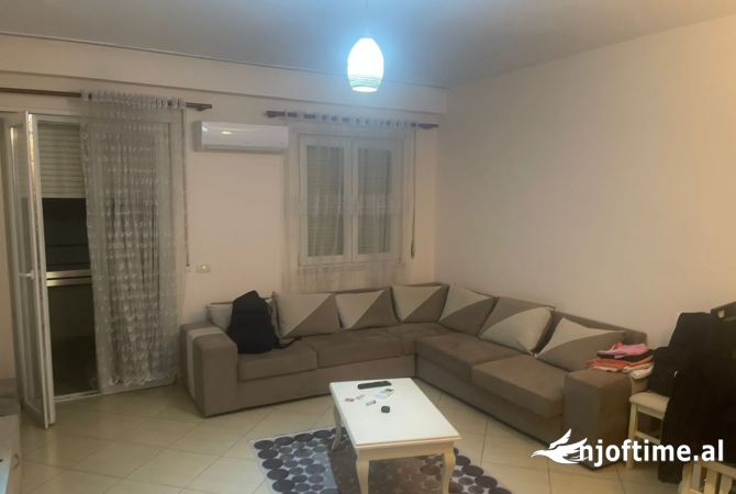 Shtepi me qera Apartament ne Tirane, 2+1, Mobilimi E mobiluar, Pagesa 50,000  Leke.