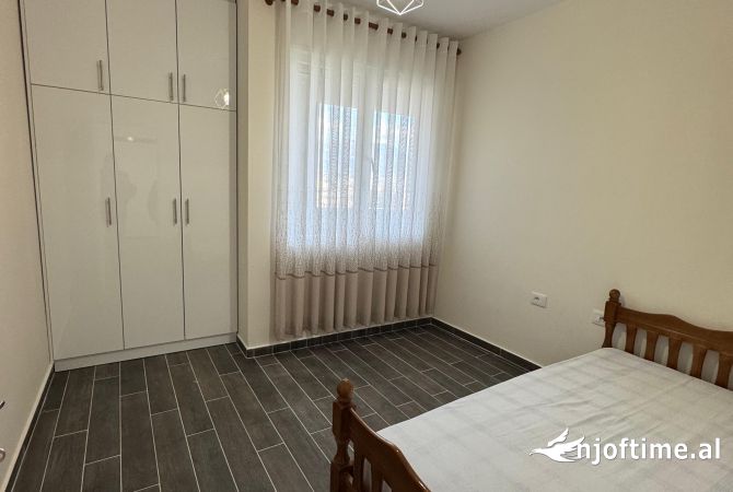 Shtepi me qera Apartament ne Tirane, 2+1, Mobilimi E mobiluar, Pagesa 500  Euro.