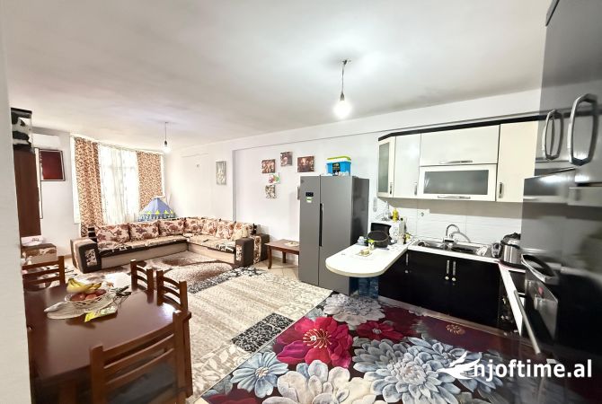 Shtepi ne shitje Apartament ne Tirane, 2+1, Mobilimi Pjeserisht e mobiluar, Pagesa 144,000  Euro.