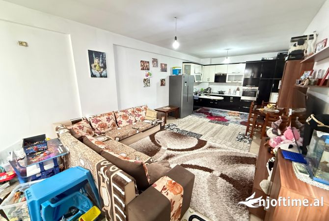 Shtepi ne shitje Apartament ne Tirane, 2+1, Mobilimi Pjeserisht e mobiluar, Pagesa 144,000  Euro.