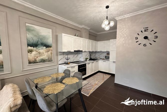 Shtepi ne shitje Apartament ne Tirane, 2+1, Mobilimi E mobiluar, Pagesa 275,750  Euro.