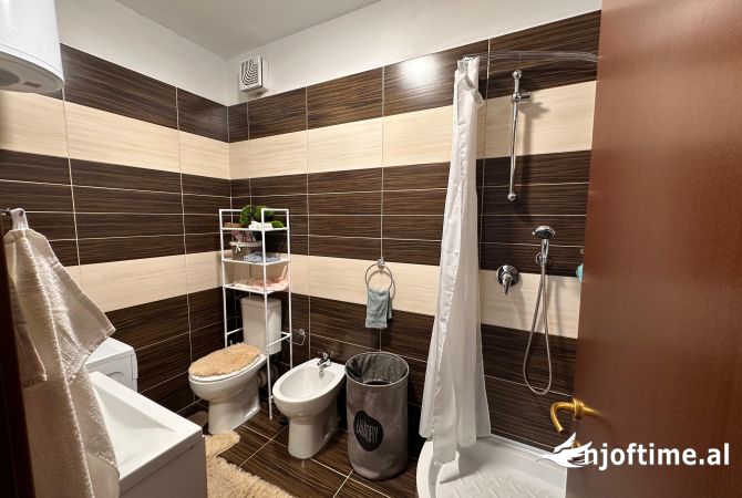 Shtepi ne shitje Apartament ne Tirane, 2+1, Mobilimi E mobiluar, Pagesa 275,750  Euro.