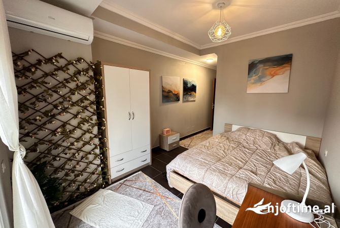 Shtepi ne shitje Apartament ne Tirane, 2+1, Mobilimi E mobiluar, Pagesa 275,750  Euro.