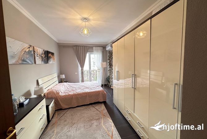 Shtepi ne shitje Apartament ne Tirane, 2+1, Mobilimi E mobiluar, Pagesa 275,750  Euro.