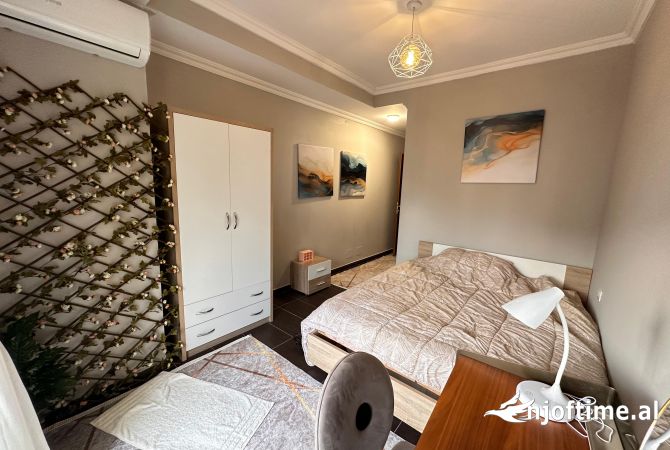 Shtepi ne shitje Apartament ne Tirane, 2+1, Mobilimi E mobiluar, Pagesa 275,750  Euro.