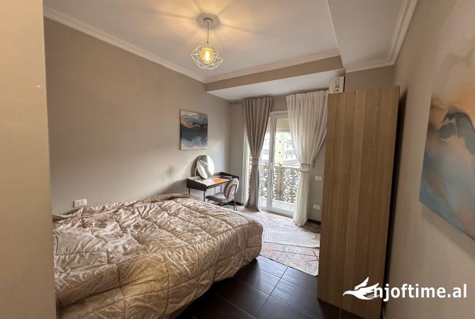 Shtepi ne shitje Apartament ne Tirane, 2+1, Mobilimi E mobiluar, Pagesa 275,750  Euro.
