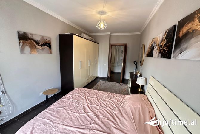 Shtepi ne shitje Apartament ne Tirane, 2+1, Mobilimi E mobiluar, Pagesa 275,750  Euro.