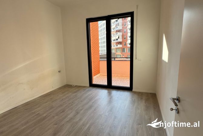 Ambient biznesi me qera 3+1 ne Tirane - 600 Euro