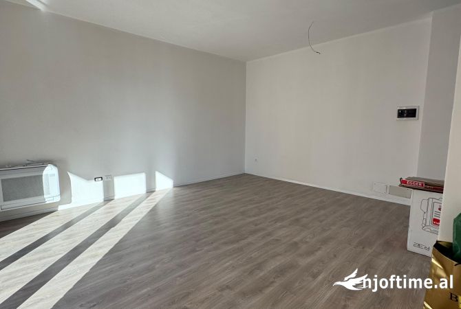 Qera ambient per Zyre📍Rruga e Kavajes  Cmimi:600 Euro