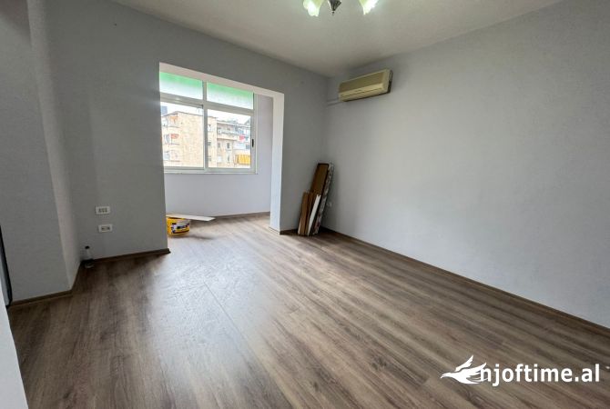 Shtepi me qera Apartament ne Tirane, 1+1, Mobilimi Pjeserisht e mobiluar, Pagesa 47,000  Leke.