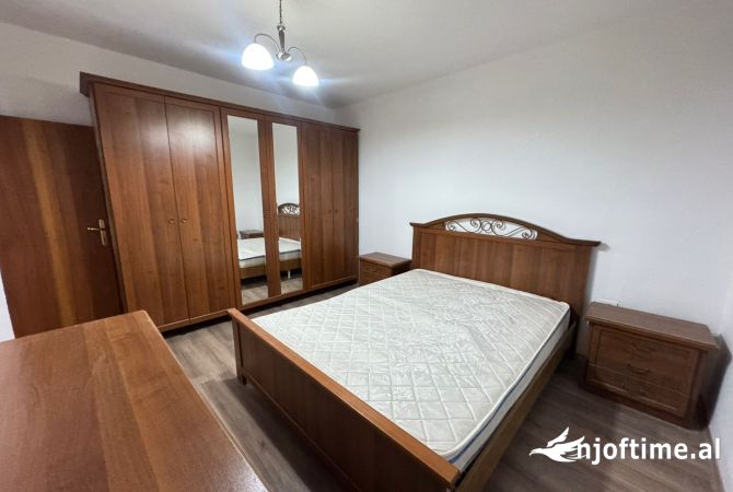 Shtepi me qera Apartament ne Tirane, 1+1, Mobilimi Pjeserisht e mobiluar, Pagesa 47,000  Leke.