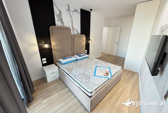 Shtepi me qera Apartament ne Tirane, 2+1, Mobilimi E mobiluar, Pagesa 1,300  Euro.