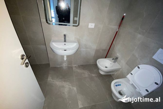 Shtepi me qera Apartament ne Tirane, 2+1, Mobilimi E mobiluar, Pagesa 650  Euro.
