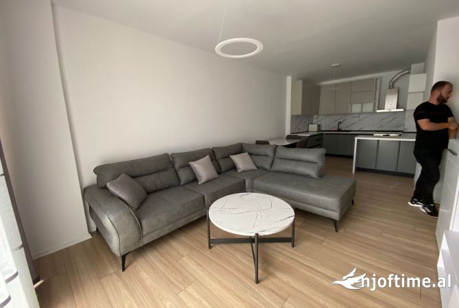 Shtepi me qera Apartament ne Tirane, 2+1, Mobilimi E mobiluar, Pagesa 650  Euro.