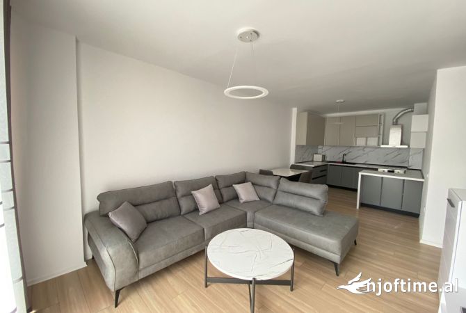 Shtepi me qera Apartament ne Tirane, 2+1, Mobilimi E mobiluar, Pagesa 650  Euro.
