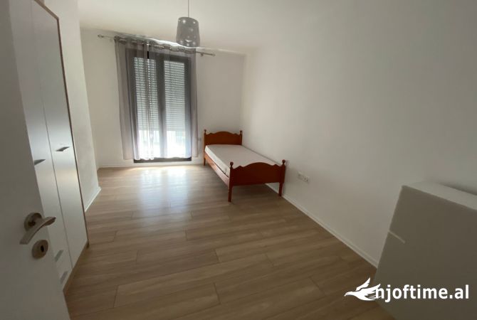 Shtepi me qera Apartament ne Tirane, 2+1, Mobilimi E mobiluar, Pagesa 650  Euro.