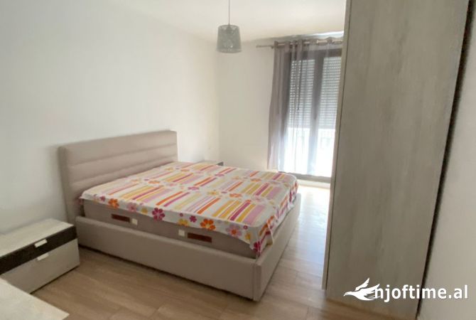 Shtepi me qera Apartament ne Tirane, 2+1, Mobilimi E mobiluar, Pagesa 650  Euro.