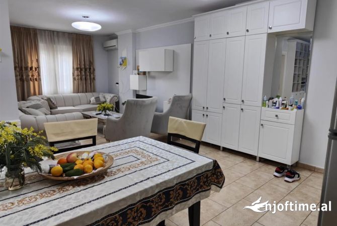 Shtepi me qera Apartament ne Tirane, 2+1, Mobilimi E mobiluar, Pagesa 600  Euro.