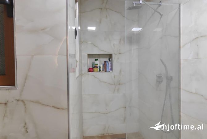 Shtepi me qera Apartament ne Tirane, 2+1, Mobilimi E mobiluar, Pagesa 600  Euro.