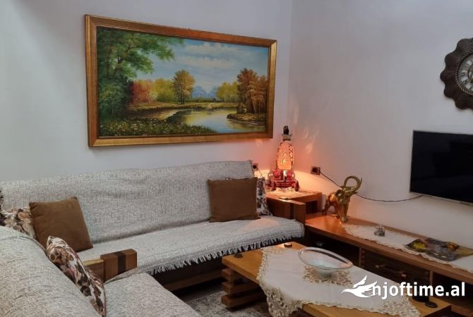 Shtepi me qera Apartament ne Tirane, 1+1, Mobilimi E mobiluar, Pagesa 380  Euro.
