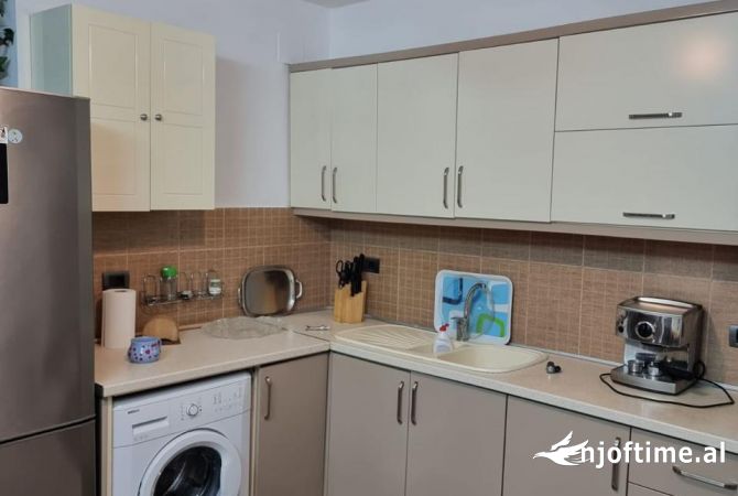 Shtepi me qera Apartament ne Tirane, 1+1, Mobilimi E mobiluar, Pagesa 380  Euro.