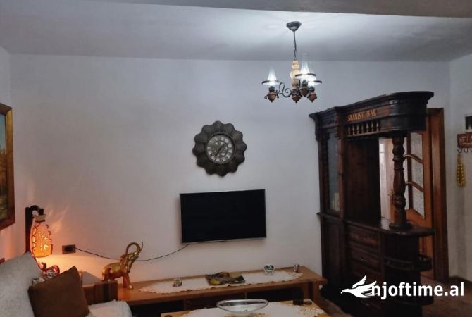 Shtepi me qera Apartament ne Tirane, 1+1, Mobilimi E mobiluar, Pagesa 380  Euro.