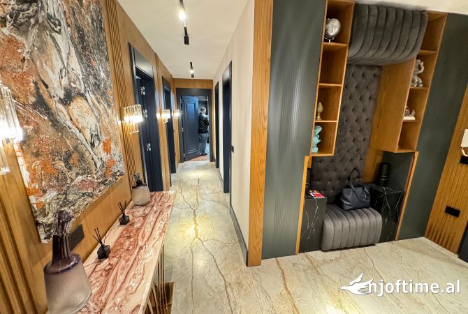Shtepi me qera Apartament ne Tirane, 3+1, Mobilimi E mobiluar, Pagesa 4,000  Euro.