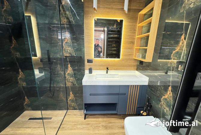 Shtepi me qera Apartament ne Tirane, 3+1, Mobilimi E mobiluar, Pagesa 4,000  Euro.