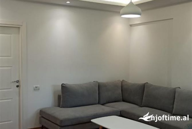Shtepi me qera 1+1 ne Tirane - 365 Euro