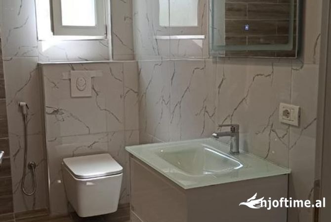 Shtepi me qera Shtepi Private ne Tirane, 1+1, Mobilimi E mobiluar, Pagesa 365  Euro.