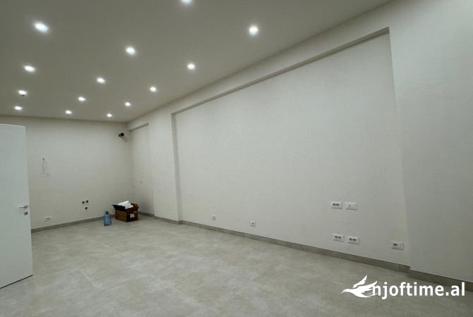 Shtepi me qera Apartament ne Tirane, 2+1, Mobilimi Bosh, pa mobiluar, Pagesa 80,000  Leke.