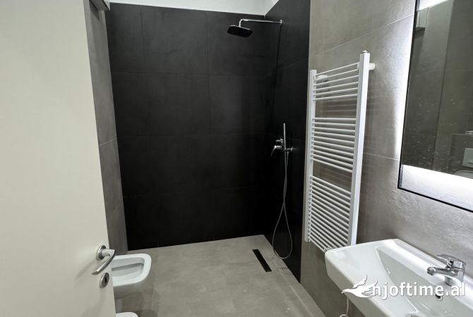Shtepi me qera Apartament ne Tirane, 2+1, Mobilimi Bosh, pa mobiluar, Pagesa 80,000  Leke.
