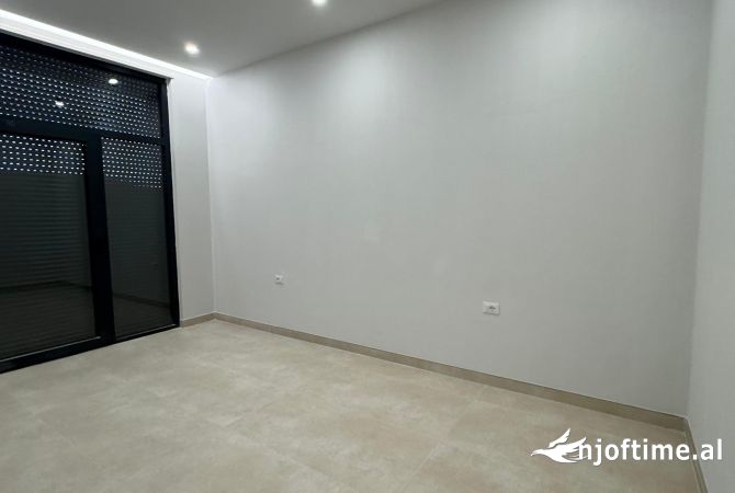 Shtepi me qera Apartament ne Tirane, 2+1, Mobilimi Bosh, pa mobiluar, Pagesa 80,000  Leke.