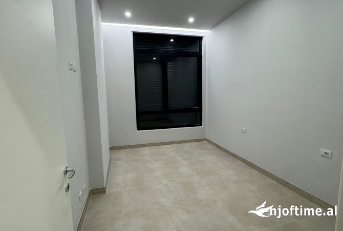 Shtepi me qera Apartament ne Tirane, 2+1, Mobilimi Bosh, pa mobiluar, Pagesa 80,000  Leke.