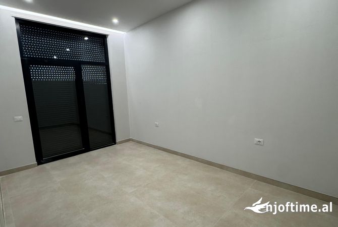 Shtepi me qera Apartament ne Tirane, 2+1, Mobilimi Bosh, pa mobiluar, Pagesa 80,000  Leke.