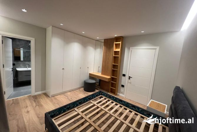 Shtepi me qera Apartament ne Tirane, 2+1, Mobilimi E mobiluar, Pagesa 900  Euro.