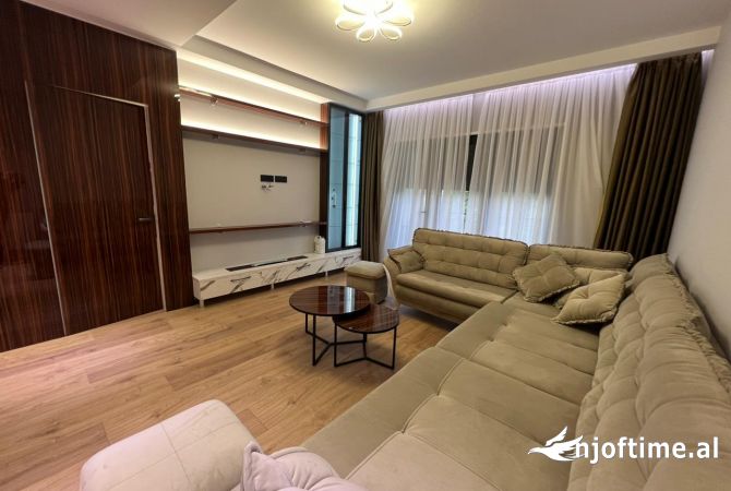 Shtepi me qera Apartament ne Tirane, 2+1, Mobilimi E mobiluar, Pagesa 900  Euro.