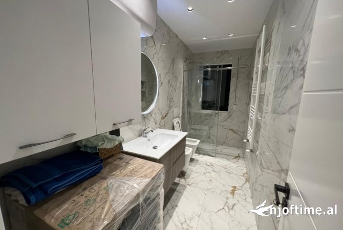 Shtepi me qera Apartament ne Tirane, 2+1, Mobilimi E mobiluar, Pagesa 900  Euro.