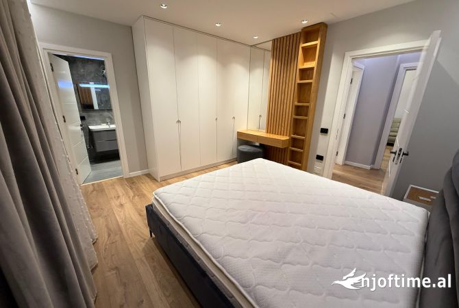 Shtepi me qera Apartament ne Tirane, 2+1, Mobilimi E mobiluar, Pagesa 900  Euro.