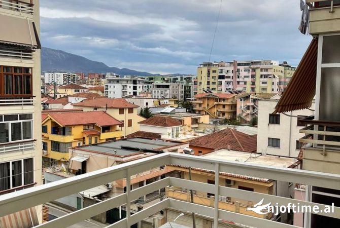 Shtepi me qera Apartament ne Tirane, 2+1, Mobilimi E mobiluar, Pagesa 650  Euro.