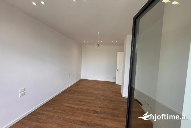 Qera ambient per Zyre📍Rruga e Kosovareve Cmimi:1500 Euro