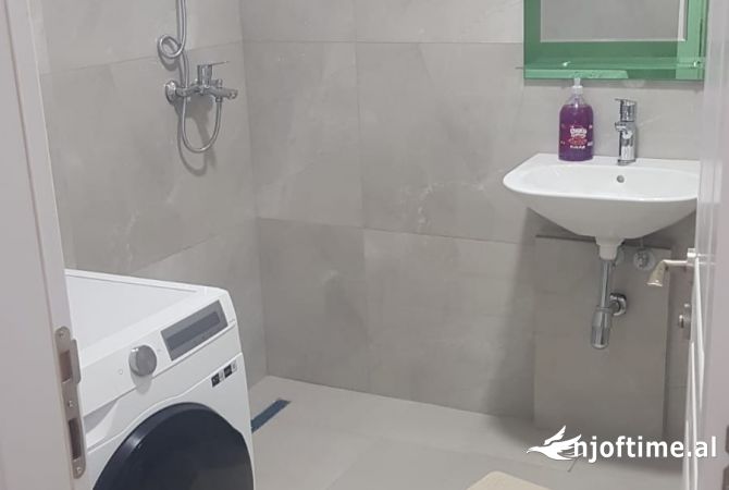 Shtepi me qera Apartament ne Tirane, 2+1, Mobilimi E mobiluar, Pagesa 650  Euro.