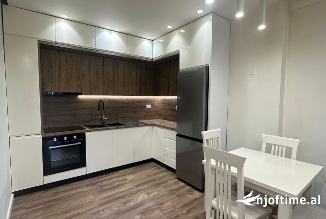 Shtepi me qera Apartament ne Tirane, 2+1, Mobilimi E mobiluar, Pagesa 650  Euro.